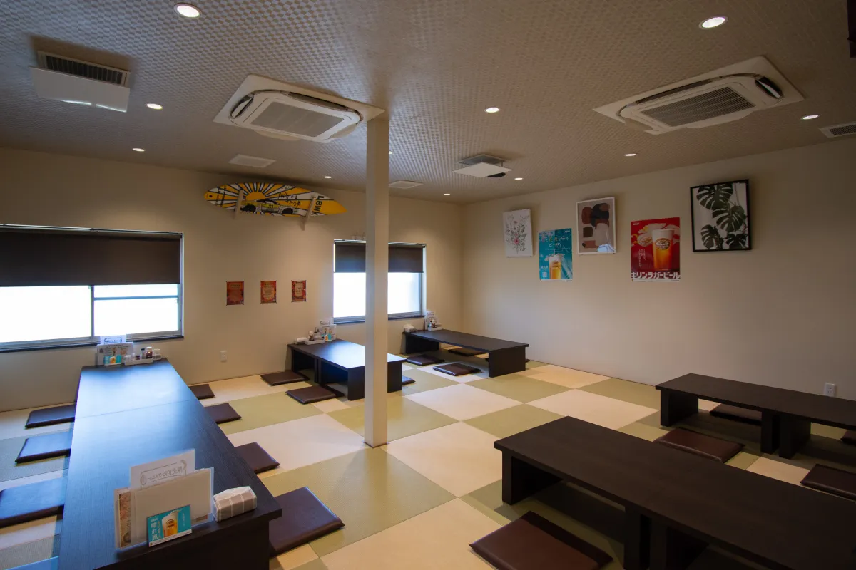 シーンに合わせて寛げる、<br>ゆとりある店内